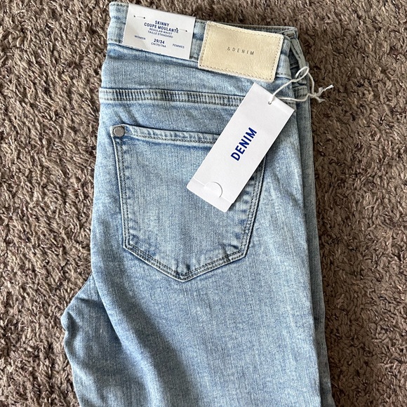 H&M jeans with tags - Picture 1 of 3